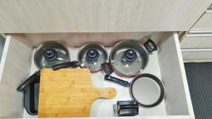 JM02 Apto inteiro em condomínio estacionamento e ar condicionado