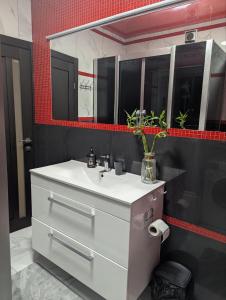 2-кім Новобудова, центр, провулок Лапушкіна , 9