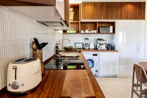 Newly renovated 2 bedroom, central, secure, ACs and work setup