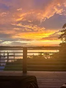 Exquisite 4-BR Boater's Paradise - Hampstead