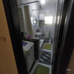 Cairo Gem budget room with AC and smart TV, 12minutes from the airport please only book through booking we cant offer booking outside the app, please contact us via phone number provided after confirming your booking, so we can check you in, thanks