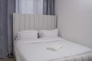 1 Br Luxury hideout in Riverside with views