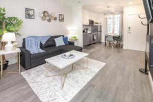 Modern 2BR Condo with Pet Friendly - Near University