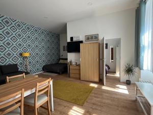 CenterPoint R7 Apartment