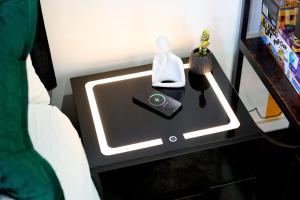 PopArt Studio CITY CENTRE SAUNA BALCONY, PRIVATE PARKING, WIFI, NETFLIX- HAVEN4u