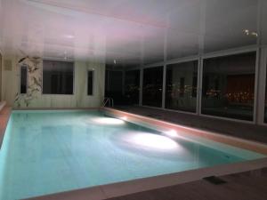 Luxury Penthouse, lake view