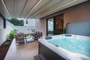 All Seasons Luxury Apartments