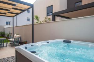 All Seasons Luxury Apartments