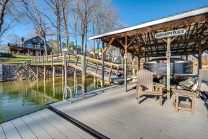 Private Boat Dock Troutman Home on the Water! - 3hvězdičkové hotely ve městě Terrell