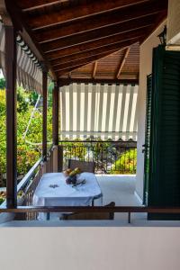 One-Bedroom Apartment with Sea View