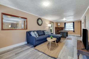 Retro! - 4BR Near Sav Airport