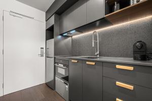 Impeccable Braddon Studio with Outdoor Dining