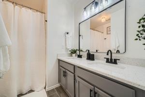 4BR Family Retreat Near Austin & Kalahari