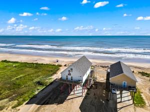 Beachfront HotTub Gameroom CargoLift - SandyCheeks