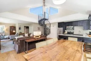 Amazing Top Floor Ghostrider - Silverton