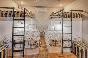 Villa Catalina at Bella Sirena - Private Jacuzzi - On the water