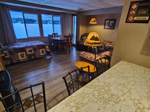 Lakeshore Motel Ice Lake