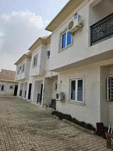 sunny service apartment - Egba