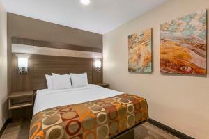Queen Suite with Sofa Bed - Non-Smoking room in Best Western Desert Inn