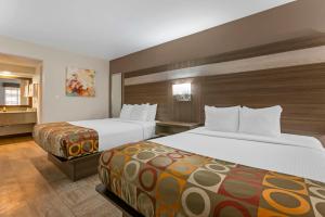 Queen Room with Two Queen Beds - Non Smoking room in Best Western Desert Inn