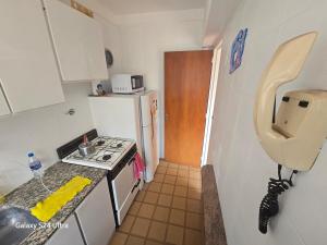 Departamento un ambiente con Balcón a la Calle Centro