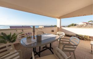 2 Bedroom Amazing Apartment In Smokvica