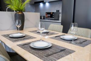 The Peak Midtown Serviced Apartment - Free Car for transportation