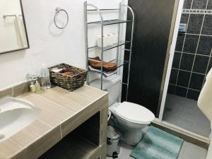 08 Habitación Independiente en Zona Romántica a solo 3 cuadras de la playa