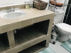 08 Habitación Independiente en Zona Romántica a solo 3 cuadras de la playa