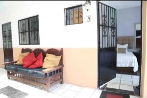 09 Habitación Independiente en Zona Romántica a solo 3 cuadras de la playa