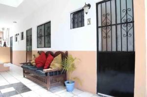 09 Habitación Independiente en Zona Romántica a solo 3 cuadras de la playa