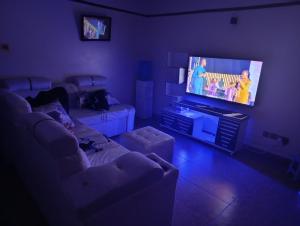 Honey Suite Two Bedroom Master & Suite Apartments