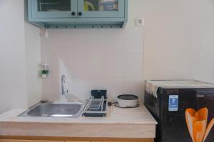 Comfy Studio at 2nd Floor Evenciio Margonda Apartment By Travelio