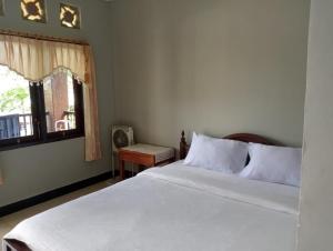 ESTEVANIA LODGE Kelimutu