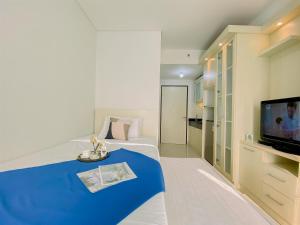 Good and Homey Studio Apartment at Transpark Cibubur By Travelio