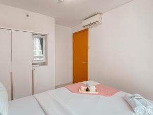 Brand New and Homey 2BR Apartment at Woodland Park Residence By Travelio