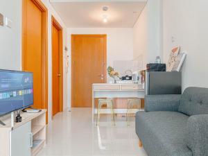 Brand New and Homey 2BR Apartment at Woodland Park Residence By Travelio