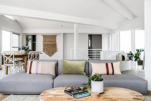 Fuller Holidays - Byron Pacific Vista - Large family home with Pool