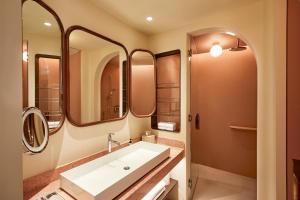 The Standard, Bangkok Mahanakhon