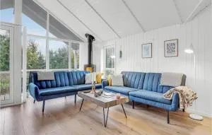 Cozy Home In Nexø With Kitchen - Langedeby