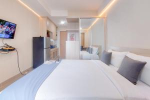 Restful and Cozy Living Studio Apartment at B Residence By Travelio