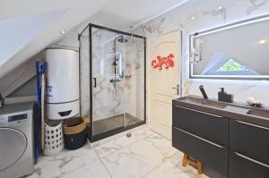 Villas 230m2 sur 3800m2 - jacuzzi 6 places - 16pers max : photos des chambres