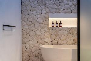 NEWLY BUILT! 1BR Villa Fire, Yasmin - Uluwatu