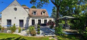 Villas 230m2 sur 3800m2 - jacuzzi 6 places - 16pers max : photos des chambres