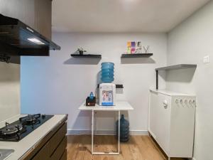 Best Deal and Homey Studio Apartment at Amethyst By Travelio