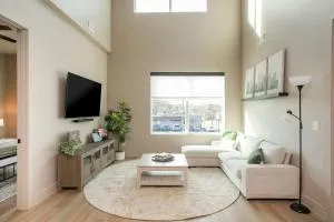 Chic 2BR Apt with Loft in East Nash Sleeps 6 - Madison
