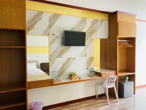 ผึ้งหลวง โฮเทล&บีช