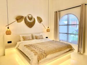 Sola - Modernes helles Zimmer 1