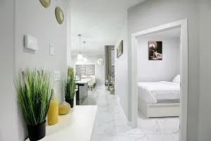 Entire Luxury 4-Bedroom Home with Indoor Fireplace - Камрось