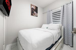 Entire Luxury 4-Bedroom Home with Indoor Fireplace